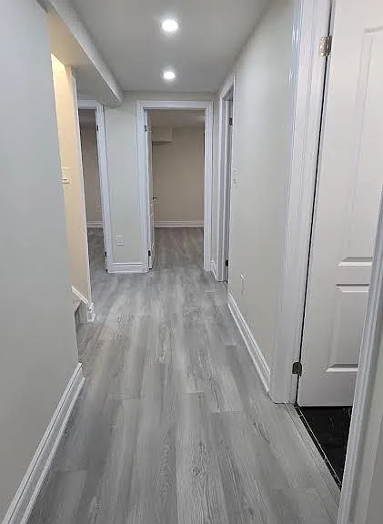 27 Brookdale Cres W #BASEMENT — Photo 2