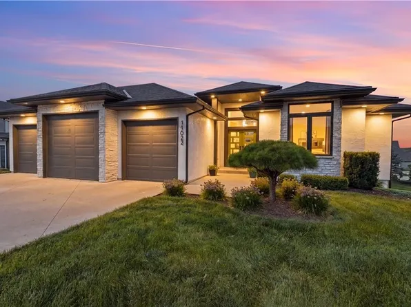 14622 Thousand Oaks Pl, Parkville, MO 64152