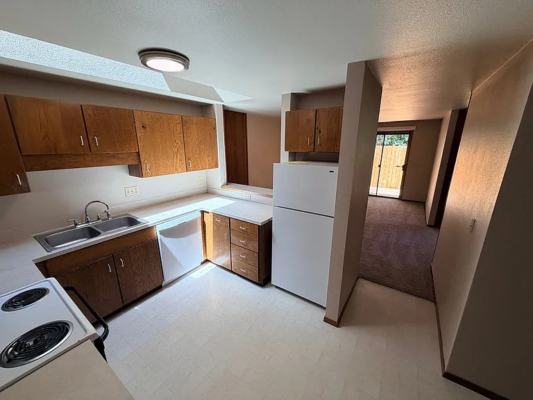 Two Bedroom Duplex in South Salem — Photo 5