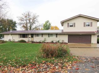 107 Lake Shore Dr, Williamsburg, IA 52361