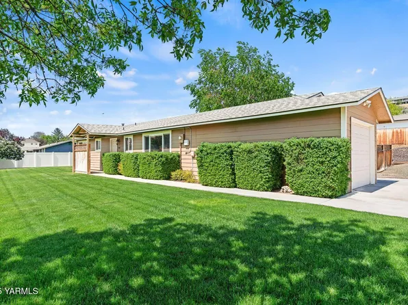 202 N 80th Ave, Yakima, WA 98908