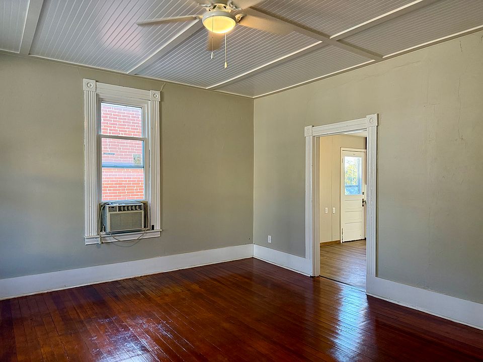 1st image of 219 E Washington St