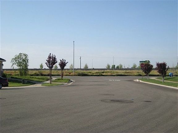 2nd image of 5562 Rock Cliff Ct