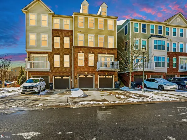 25249 Laureldale Ter, Chantilly, VA 20152