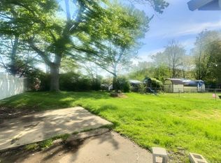 216 Valley View Dr, Hurricane, WV 25526