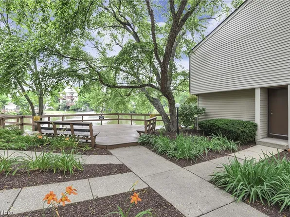 1420 Cedarwood Dr APT H, Westlake, OH 44145