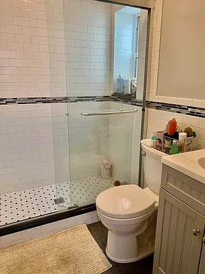 Rented by Halvatzis Realty | media 20