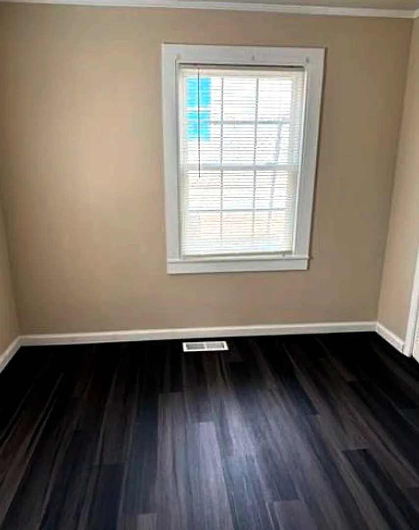 Renovated 2 bed & 1 bath home — Photo 4