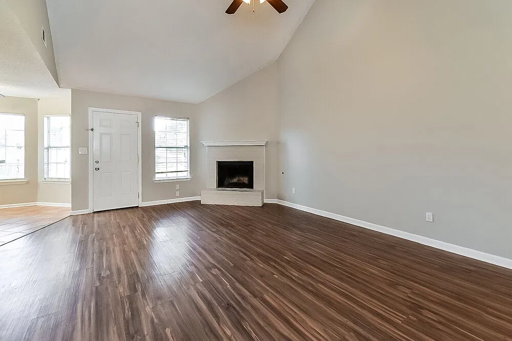 3 bed, 2.0 bath, 1338 sqft, $2,520 — Photo 4