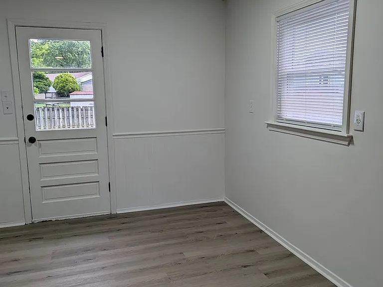 6109 Toebbe Ln — Photo 8