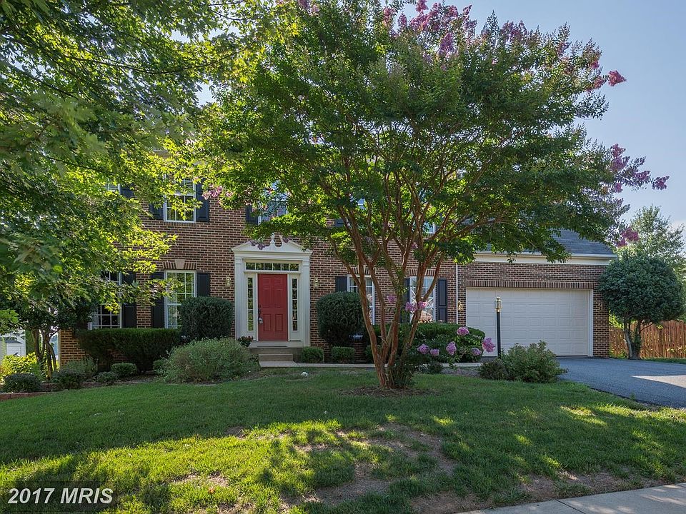Beautiful brick front home!
