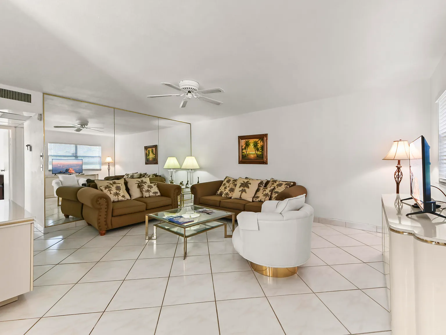 2 bed, 2.0 bath, 880 sqft, $1,600 — Photo 4