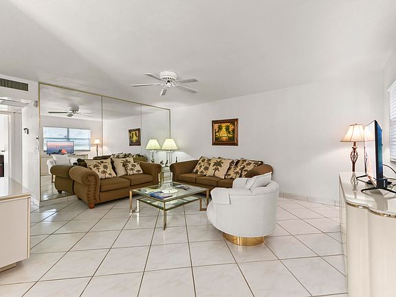 4th image of 209 Waterford Cir #I
