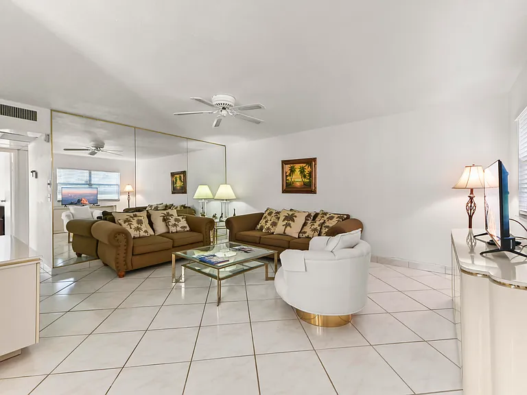 209 Waterford Cir #I — Photo 4