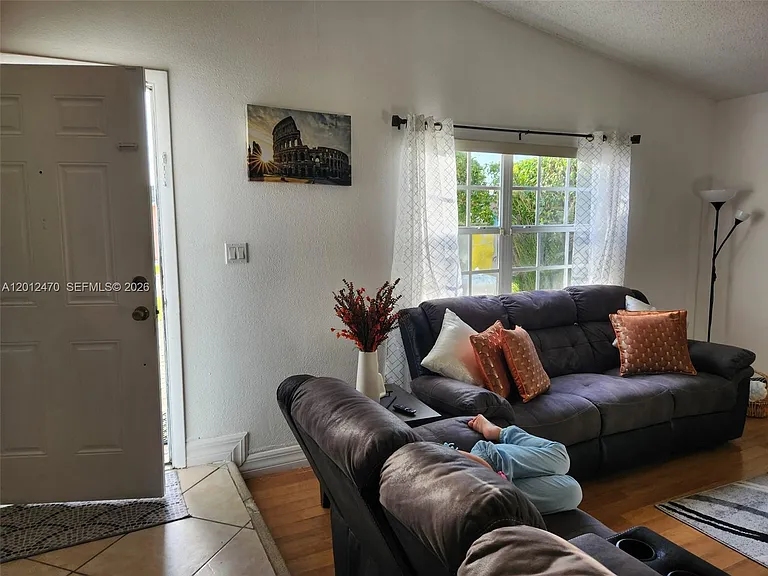 3452 SW 113th Ct — Photo 3