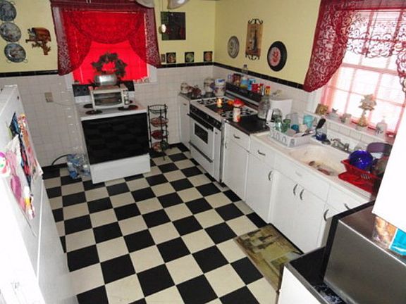2nd image of 312 College St
