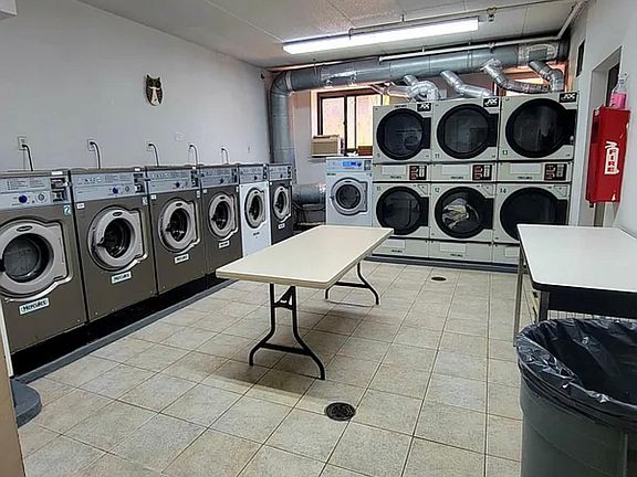 5th image of 14351 Roosevelt Ave APT 1
