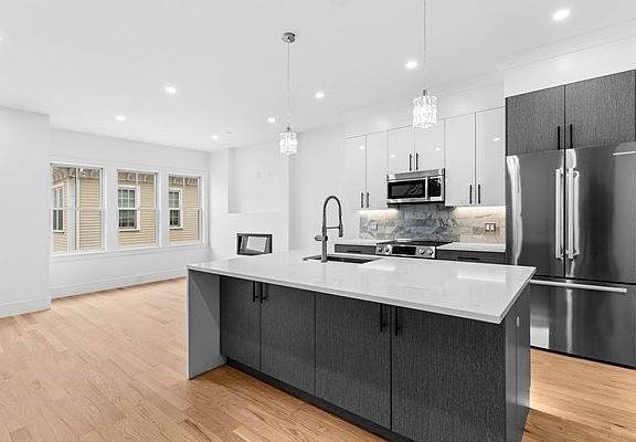 2nd image of 143 Tremont St #D