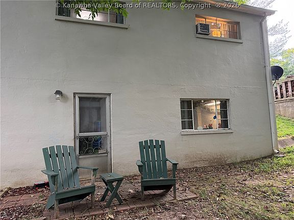 4th image of 1151 Summit Dr