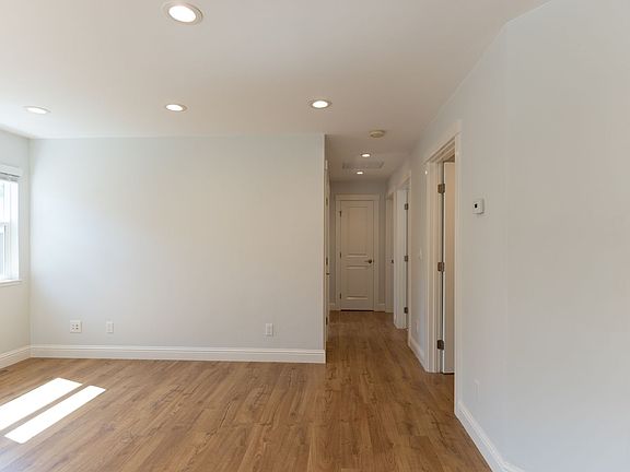 3rd image of 1313 Lawton Ave