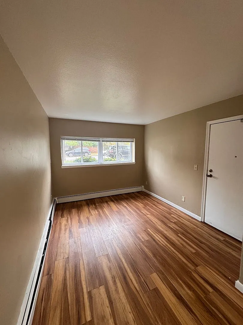 Building Photo - 2800 Pillsbury Ave