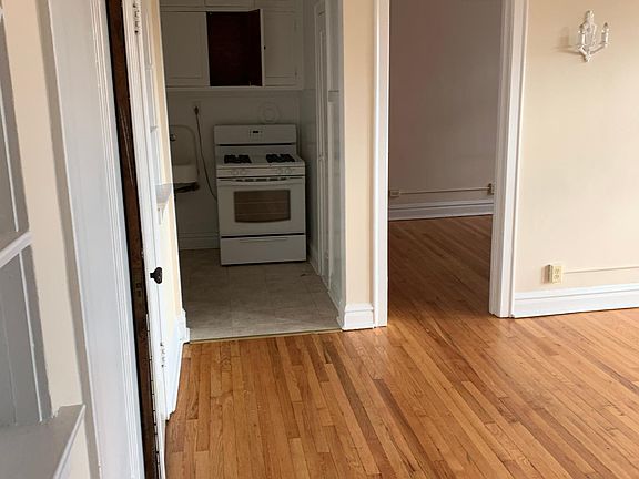 5th image of 2141 Gunderson Ave #202