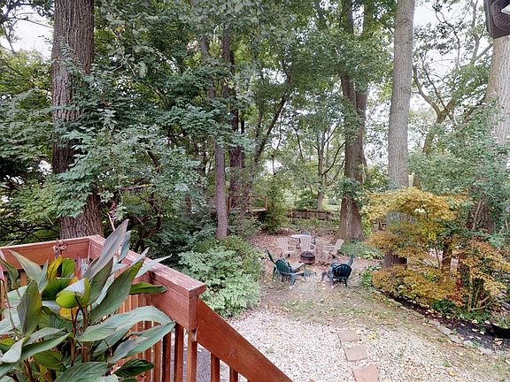 4th image of 2400 Buckingham Ct