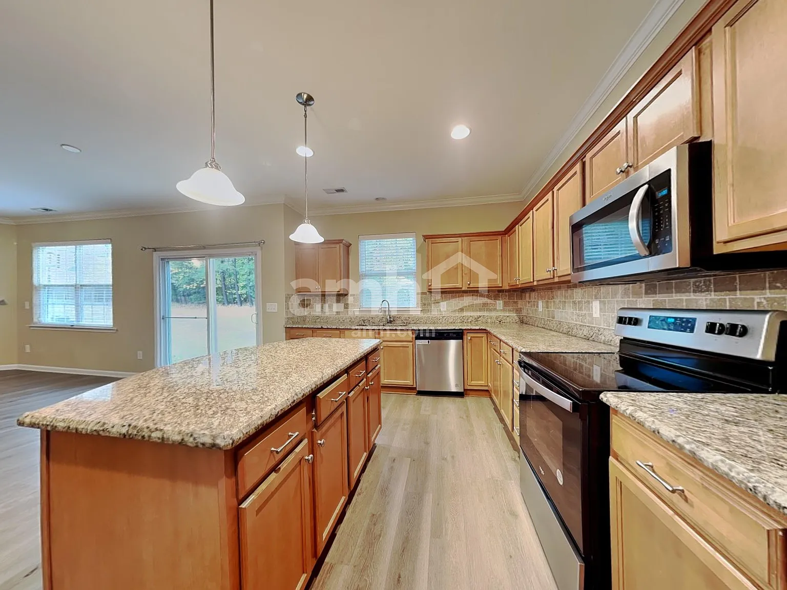 4 bed, 2.5 bath, 2450 sqft, $2,370 — Photo 3