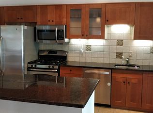 18 York Ct, Baltimore, MD 21218