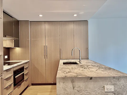 Rented by Gulia Wang, LREB | media 16