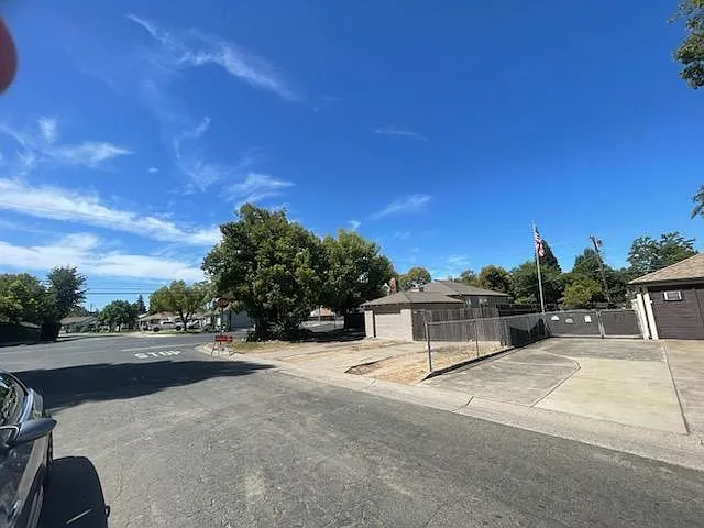 2 bed, 1064 sqft, $2,200 — Photo 3
