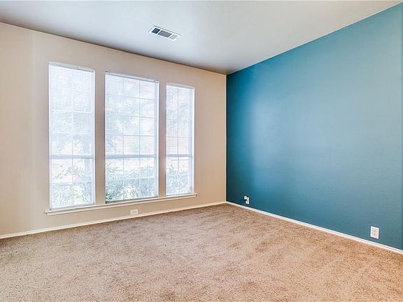 5th image of 2116 Royal Oak Dr