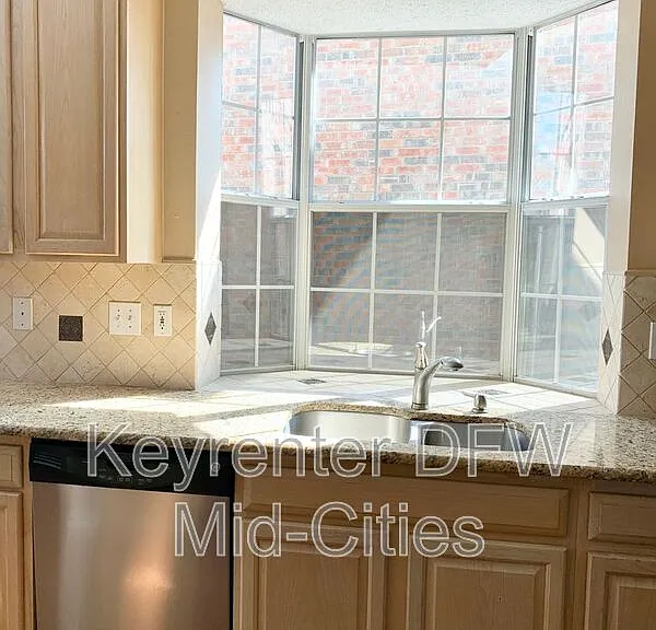 8702 Saddlehorn Dr — Photo 12