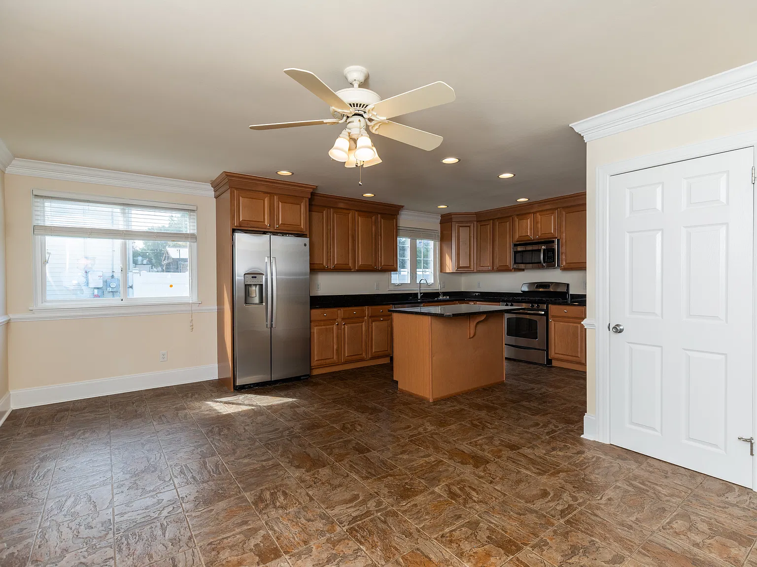3 bed, 1750 sqft, $2,800 — Photo 4