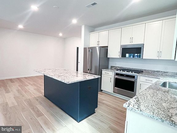 4th image of 102 Zinnia Ln