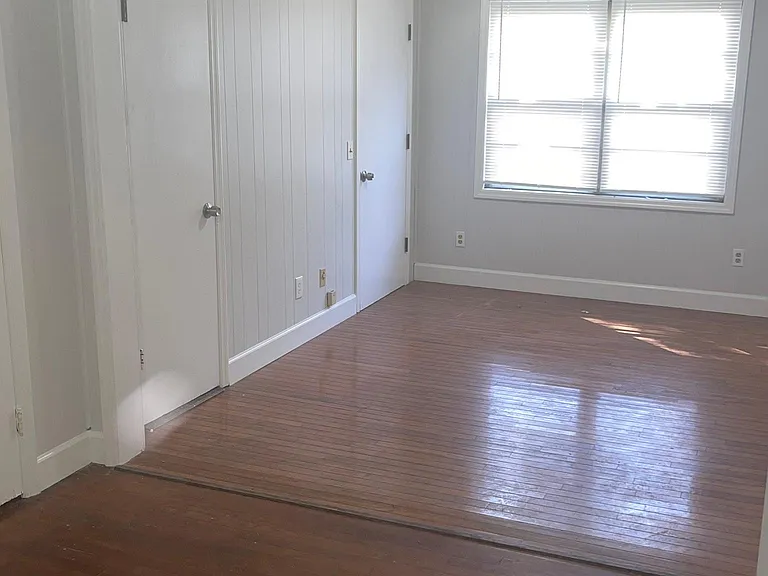 1115 Orangewood Ave — Photo 3