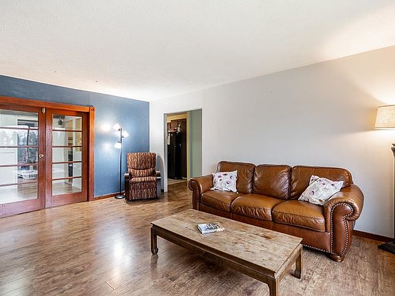 5th image of 15058 Robin Cres