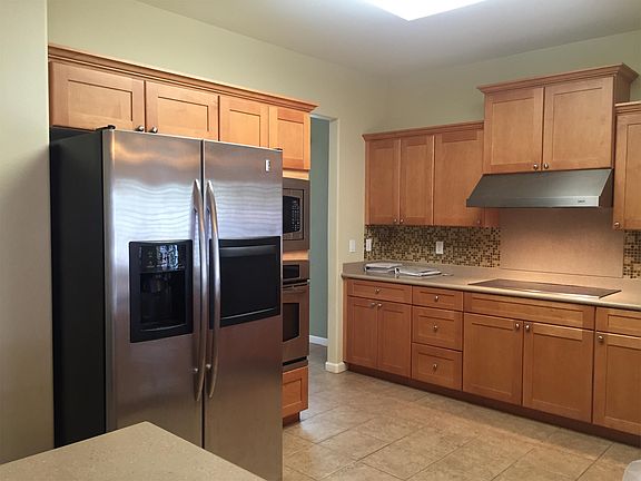 Spacious kitchen w/ built-in microwave & range, ceramiccooktop, ample cabinetry and walk-in pantry!