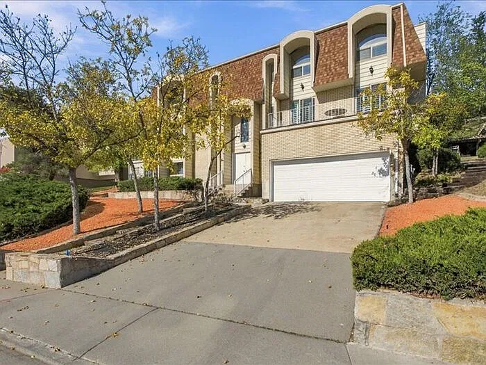 4 bed, 2.5 bath, 3026 sqft, $5,000 — Photo 2
