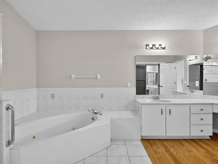 77 Folcroft Ln — Photo 41