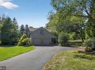 1 Fox Pond Dr, Spring House, PA 19477