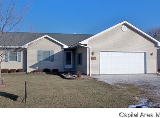 618 S 7th St, Girard, IL 62640