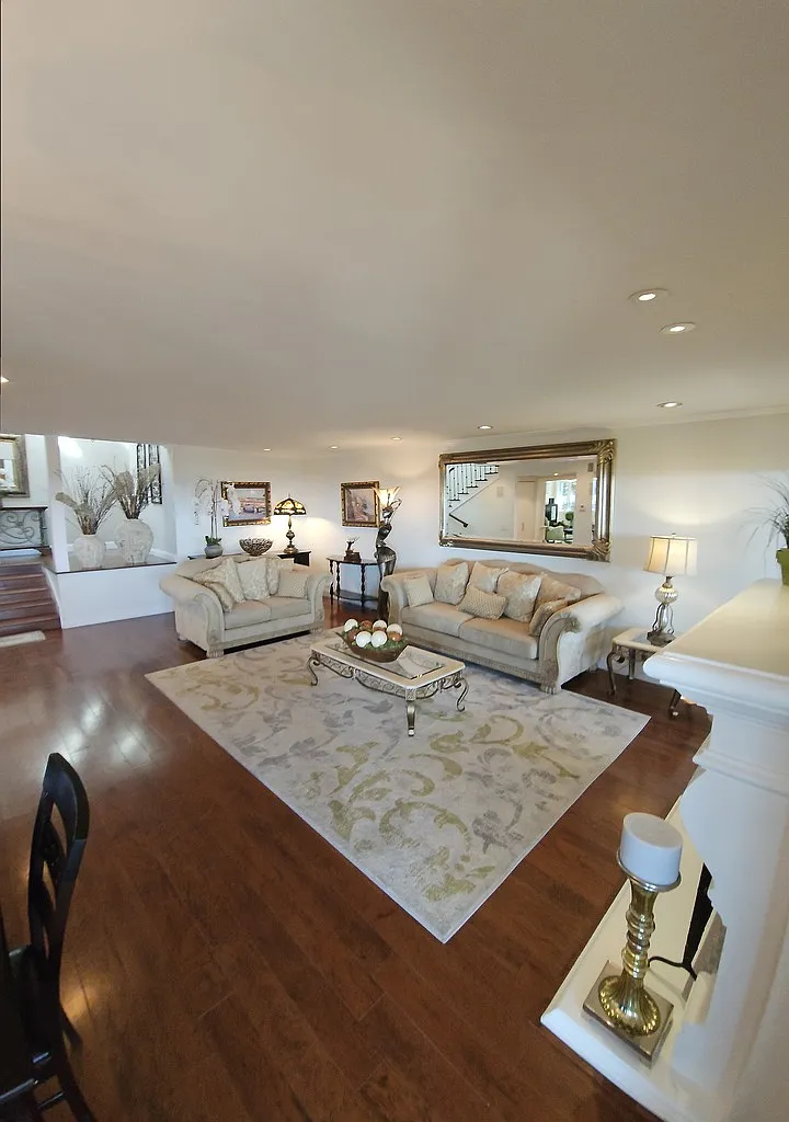 3 bed, 2.5 bath, $9,125 — Photo 1