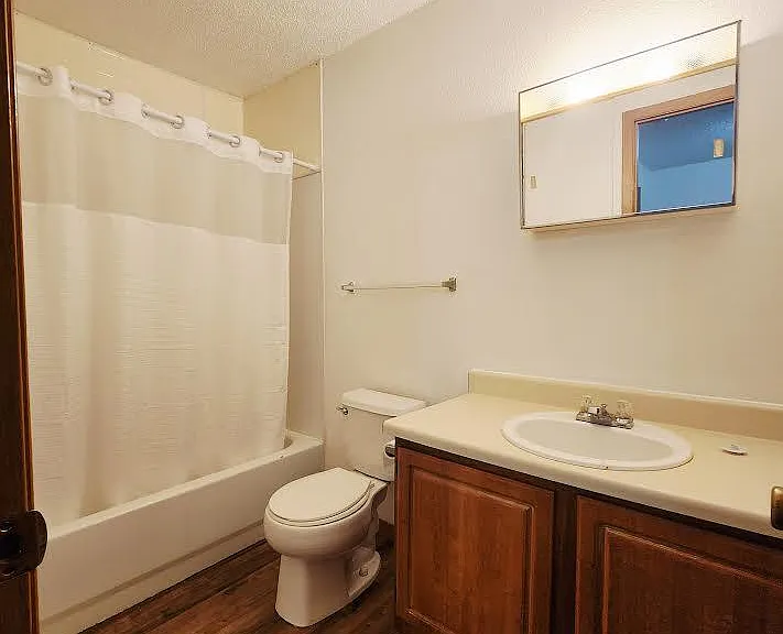 180 Ashwood Dr #D — Photo 7
