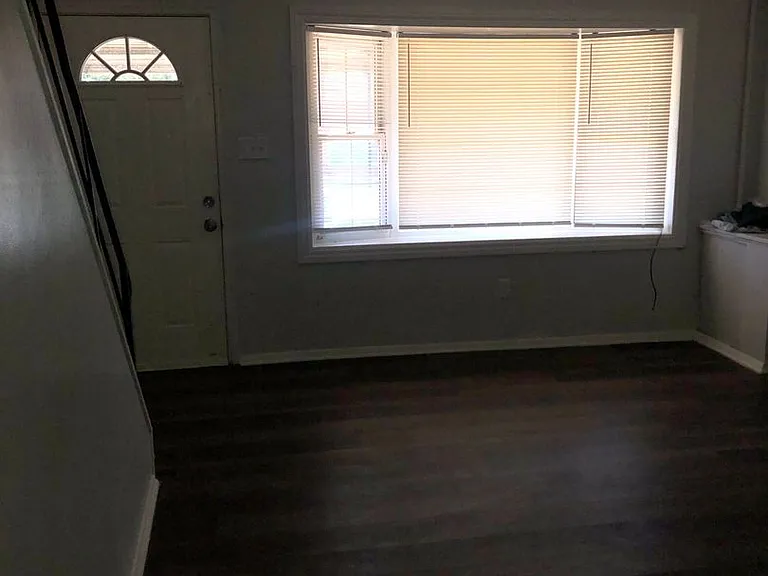 2563 Southdene Ave — Photo 2