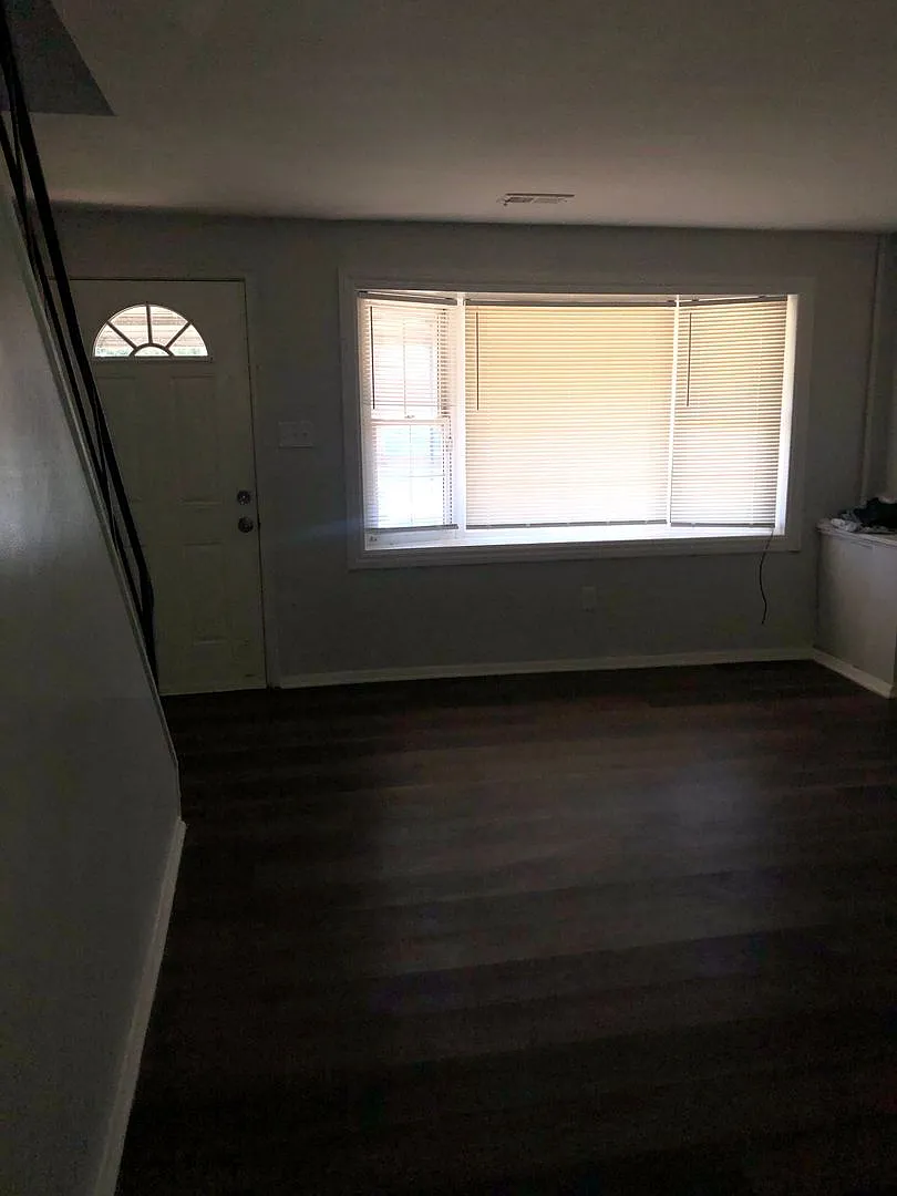 Building Photo - 2563 Southdene Ave