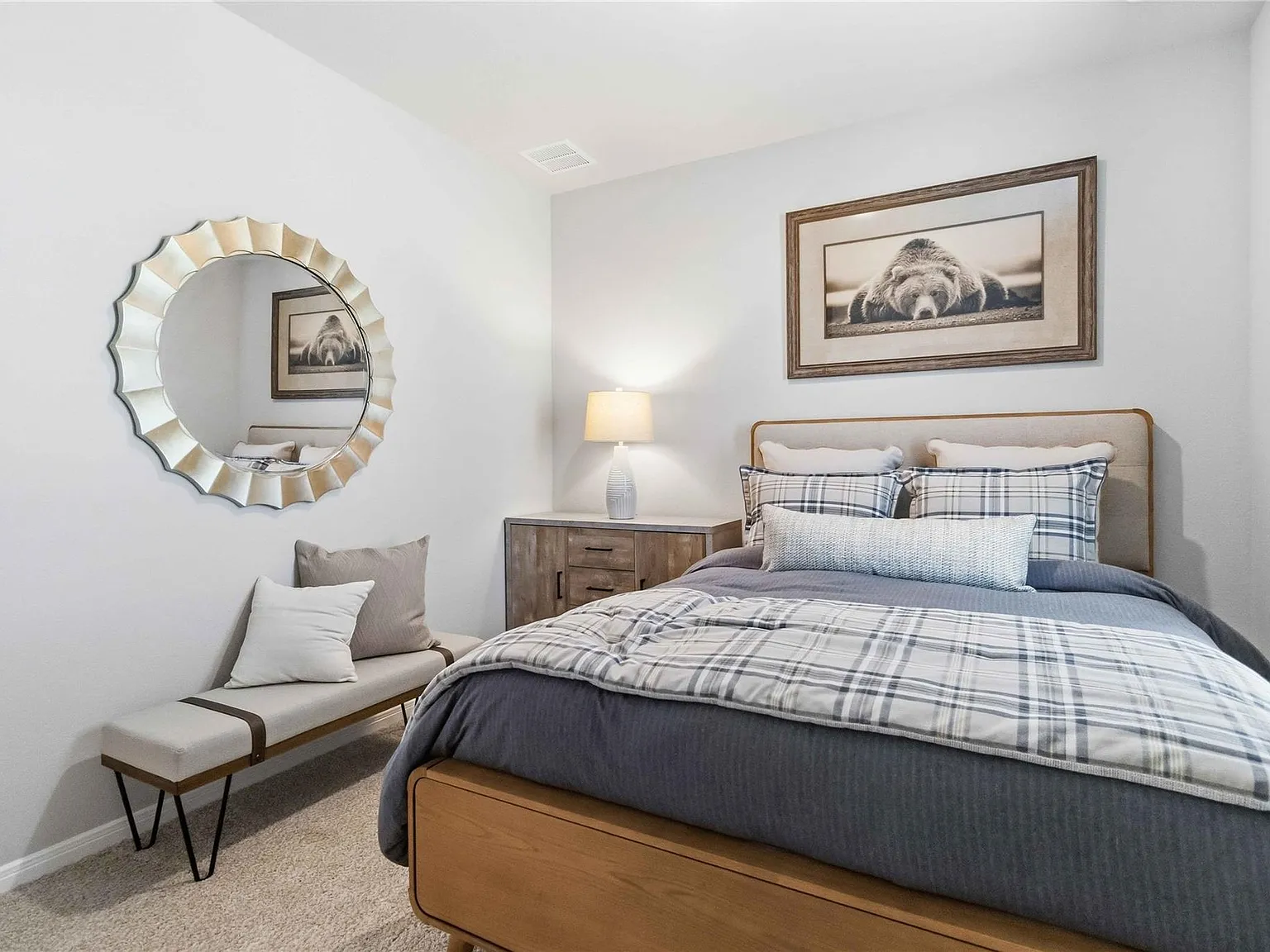 3 bed, 2.0 bath, 1484 sqft, $2,100 — Photo 2