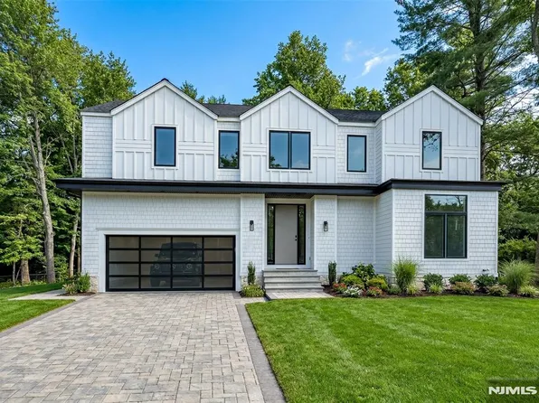 26 Collins Ave, Closter, NJ 07624