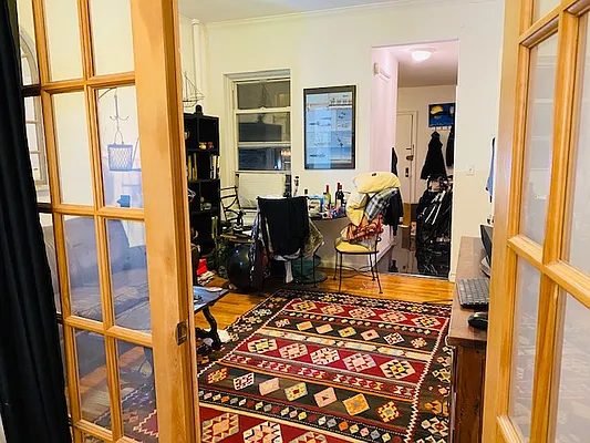 Rented by Bank Neary | media 12