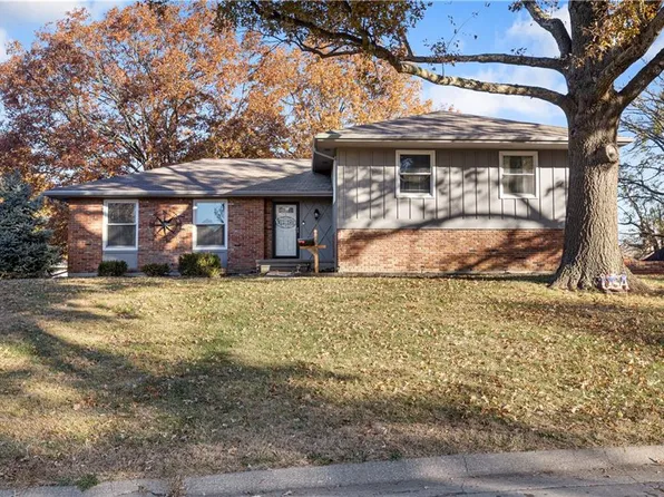 102 Brookside Dr, Paola, KS 66071